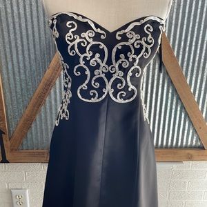 Fit and flare WHBM silk white piping dress